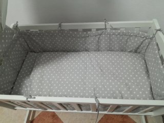 Minicuna bebé blanca y gris