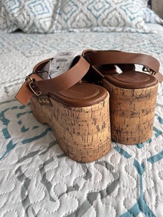 Sandalias Bershka plataforma marrones talla 38