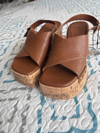 Sandalias Bershka plataforma marrones talla 38