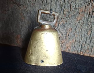 Cencerro antiguo bronce pequeño decoración rustica