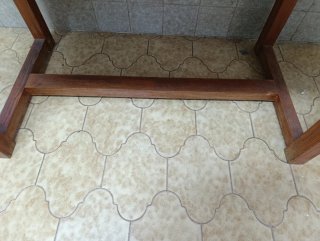 Mesa madera y cerámica flores. OFERTA URGE VENTA