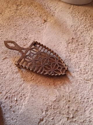 Jarrón antiguo de barro para restaurar