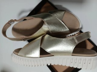 Sandalias Marco Tozzi doradas