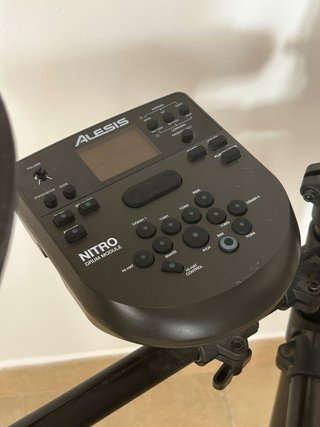 Batería Electrónica Alesis con Pantalla