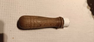 Puño de madera antiguo futbolín