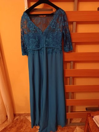 Vestido de fiesta azul eléctrico con encaje