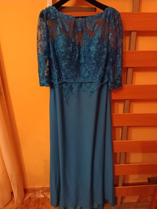 Vestido de fiesta azul eléctrico con encaje