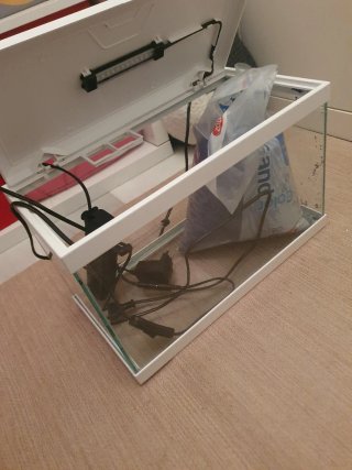 Acuario blanco