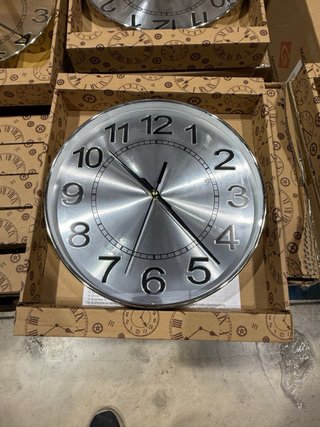 Reloj de Pared Dorado y Plateado