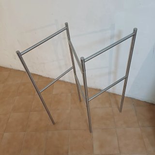 Galán de ropa metálico plateado