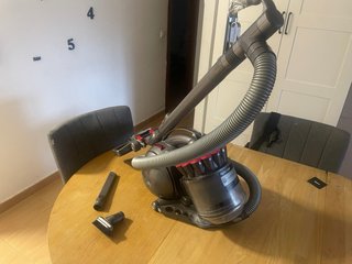 Aspirador Dyson DC33c Stubborn