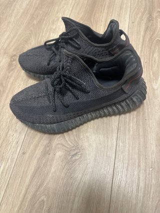 Adidas Yeezy Boost 350 V2 Negro. No tengo la caja.