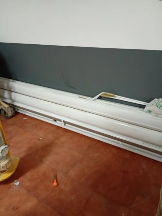 Toldos eléctricos metálicos y de plástico
