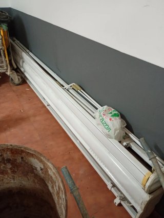 Toldos eléctricos metálicos y de plástico
