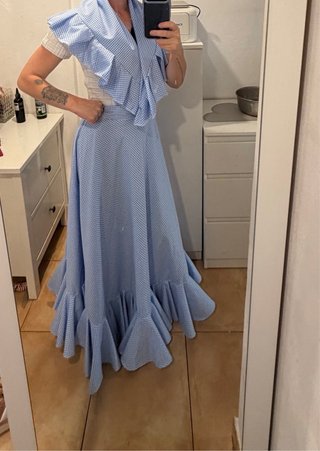 Falda flamenca y mantoncillo azul