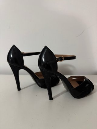 Zapatos de tacón negros