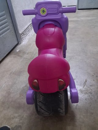Moto correpasillos infantil rosa y morada