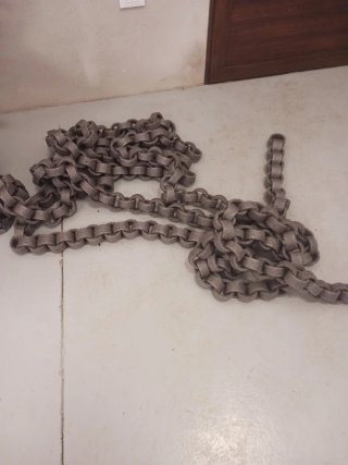 Cadena gris decorativa