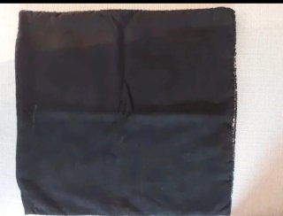 Copri cuscino con teschio paillettes oro/nero
