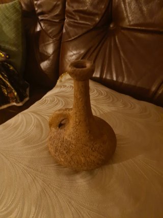 Jarrón de barro hecho a mano