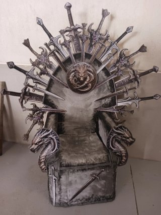 Trono espadas