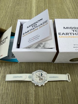 Omega x Swatch Moonshine Gold Bianco