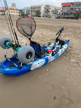 Kayak pesca pedales y motor
