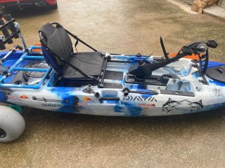 Kayak pesca pedales y motor