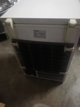 Congelatore bianco verticale