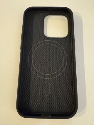 Funda iPhone 15 Pro Tejido Técnico Negra a estrena