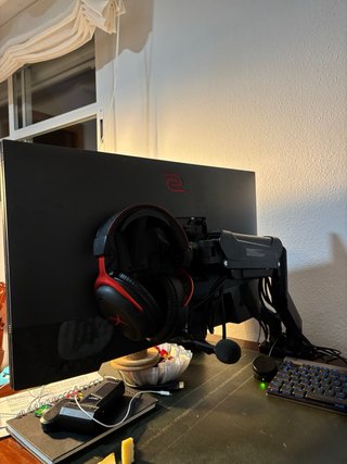 2 x BenQ ZOWIE XL2411K Monitor Gaming