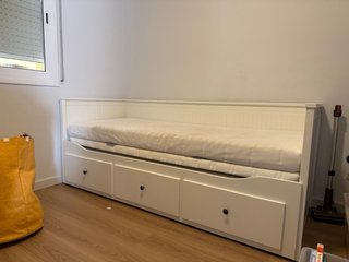 Sofá cama blanco con almacenaje