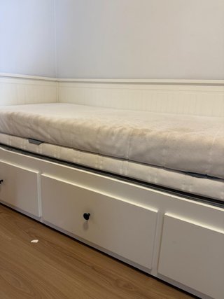 Sofá cama blanco con almacenaje