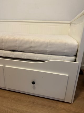 Sofá cama blanco con almacenaje