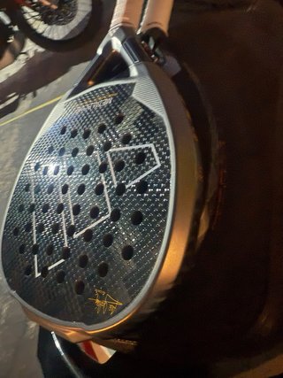 Pala Padel Adidas Metalbone Edición Limitada