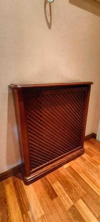 Cubreradiador de madera