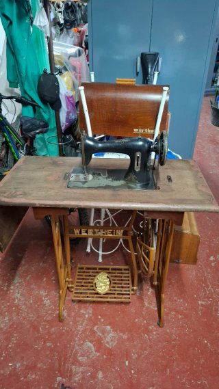Máquina de coser Wertheim