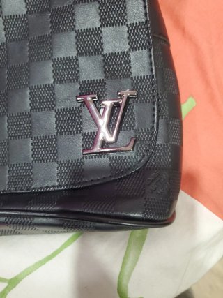 Riñonera Louis Vuitton Negra Placa LV