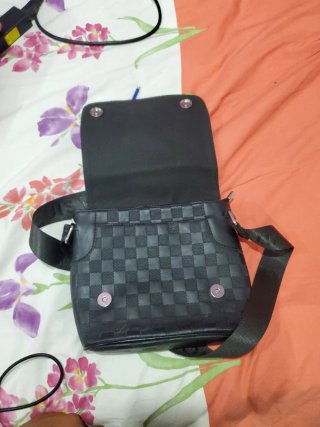 Riñonera Louis Vuitton Negra Placa LV