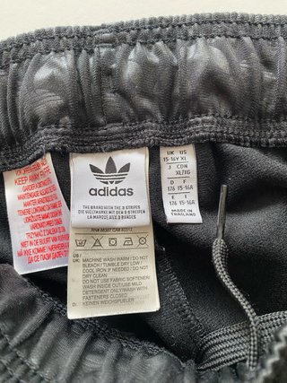 Chandal Adidas Originals Negra y Dorada