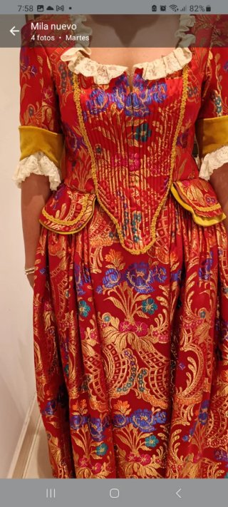Traje Fallera Valenciana Rojo y Dorado