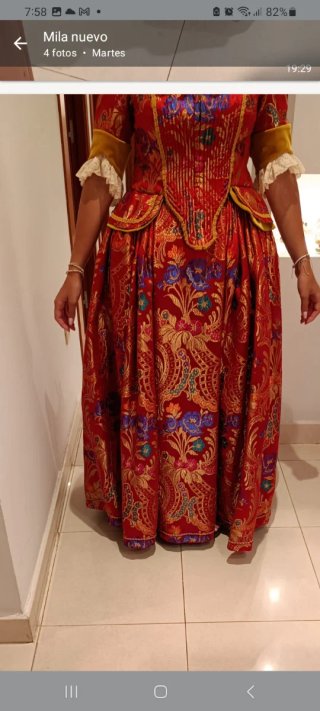 Traje Fallera Valenciana Rojo y Dorado