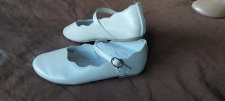 Zapatos niña blancos con tira