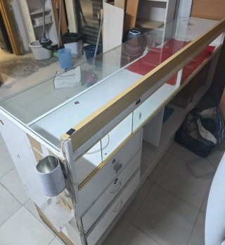 Vitrina Expositora Roja y Blanca