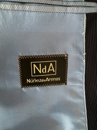 Traje de hombre negro con raya diplomatica