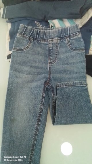 Conjunto camiseta y pantalón vaquero niño