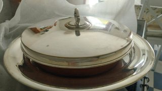 Conjunto fuentes metálicas y bandeja