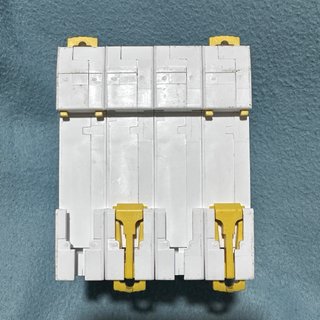 Interruptor Automático Schneider 63A 4 Polos