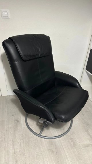 Sillón reclinable de cuero negro