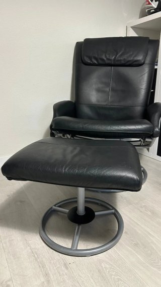 Sillón reclinable de cuero negro